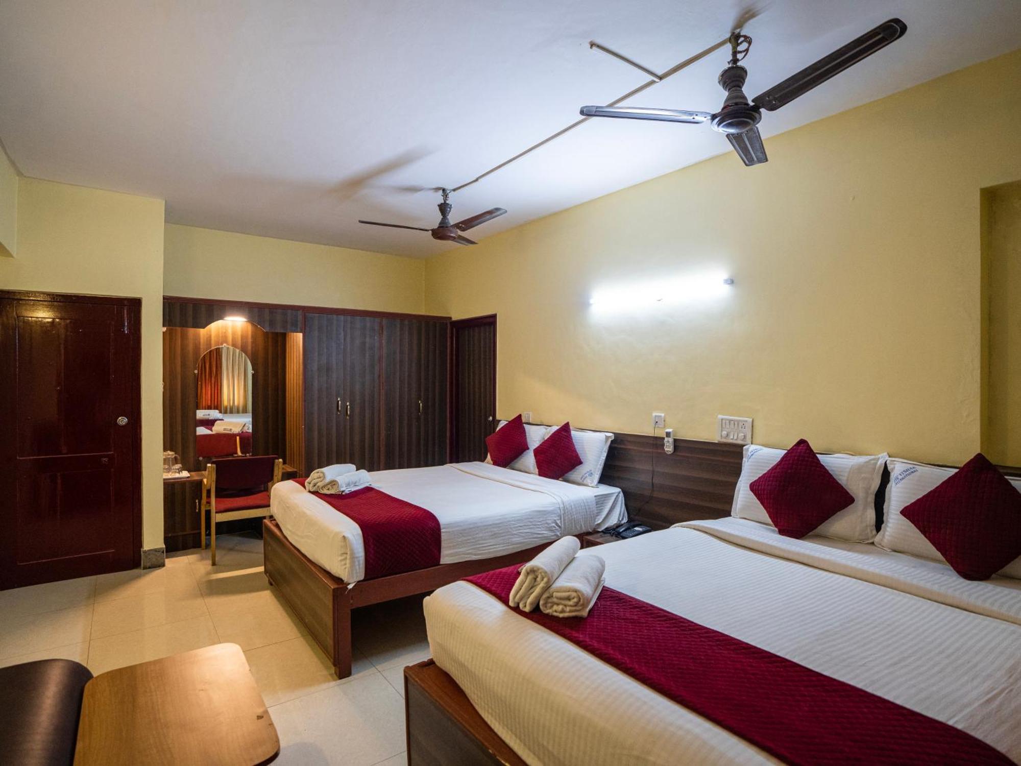 Hotel Vyshak International マイソール エクステリア 写真